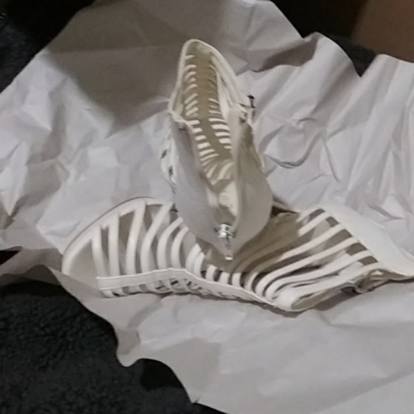 Shoes - Picture 5 of 5